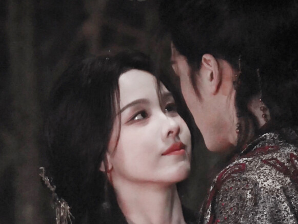 Bisa lepaskan aku nggak? Kalau mau lepas, ya lepasin aja (marah!)