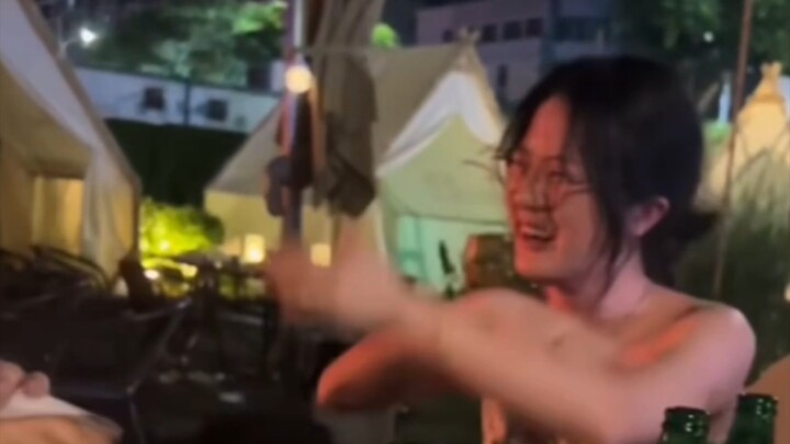 “Ở đâu mà gặp được cô gái như thế này chứ?”