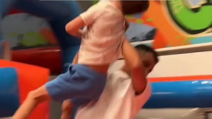 «haroontwins» พ่อพาลูกเที่ยว ลองวิธีนี้สิ!