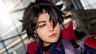 [First-person perspective] Being caught by fans at Huanying, I decisively gave each of the three fan