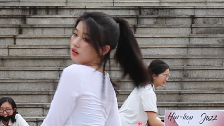 夺命腰！！好会扭！|《Worth it》|左边白衣直拍