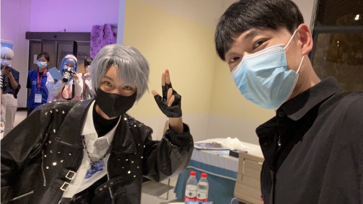When I cos as Ling Xiao and meet Brother Lu, shouting “Dad” at the top of my lungs