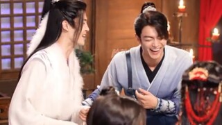 Tôi thậm chí còn cười to hơn trước màn hình!