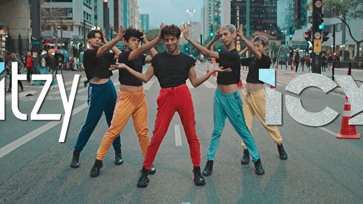 A hunk's summer dance to ITZY's "ICY" is a chilling experience! [B2 Dance Company]