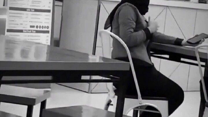 Emng Bener Ya Kalo Cwek Bisa Mencintai 2 Cwo Sekaligus😞😞