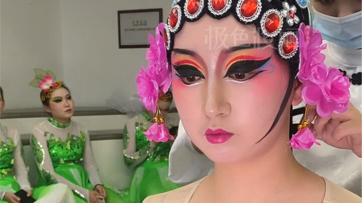 普及舞蹈妆的路还很长，很长…