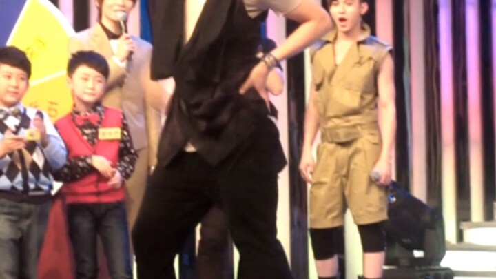 【จางหยวน】ไอดอล หยวน โชว์ท่าเต้นสุดเย้ายวน "โป๊กเกอร์เฟซ"