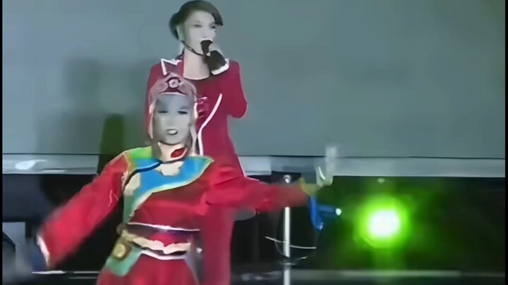 Urantuya “Saya di Padang Rumput, Teka-teki Isian Kata”, Diduga Tersengat Listrik, Bunga Mongolia