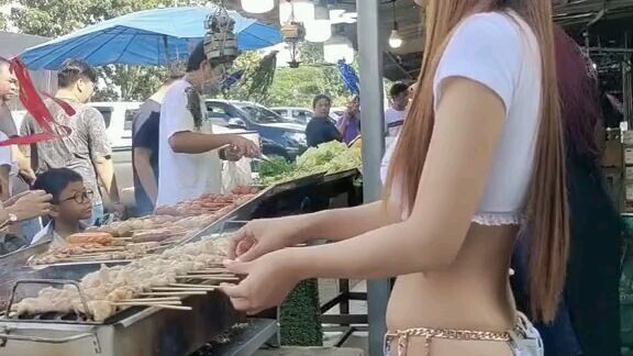 Penjual Sate Amoy