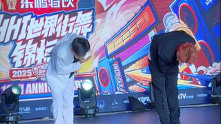Let's play on the stage 🙈