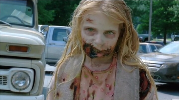 Gadis zombi pertama yang muncul dalam The Walking Dead adalah seorang gadis kecil berpakaian Juejuez