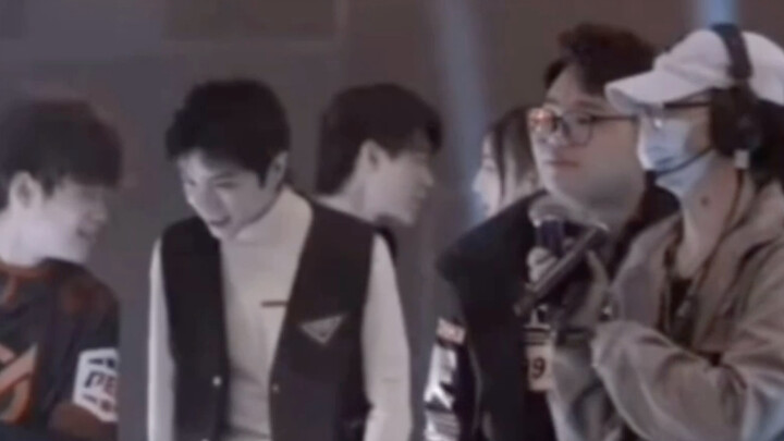 【Hong Tang Ciba】Bandin dengan pasangan duo lain—bawa selebriti & bawa cewek [Reba & 33]