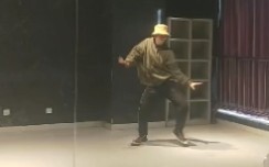 Sebagai penggemar berat, akhirnya aku berhasil menari lagu Honey-nya Zhang Yixing sampai selesai.