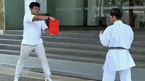 Belajar Tendangan Karate Sama Hokage