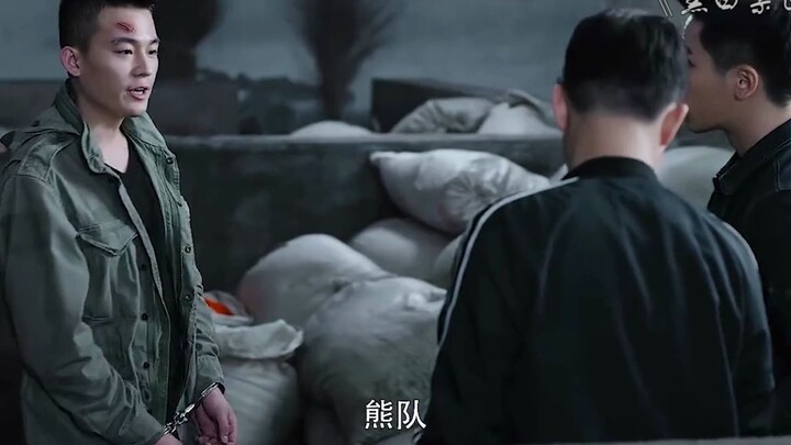 Ma túy được che chắn bằng mấy thùng dầu, cảnh sát đã tìm kiếm suốt tám năm? Anh đang xem thường ai v