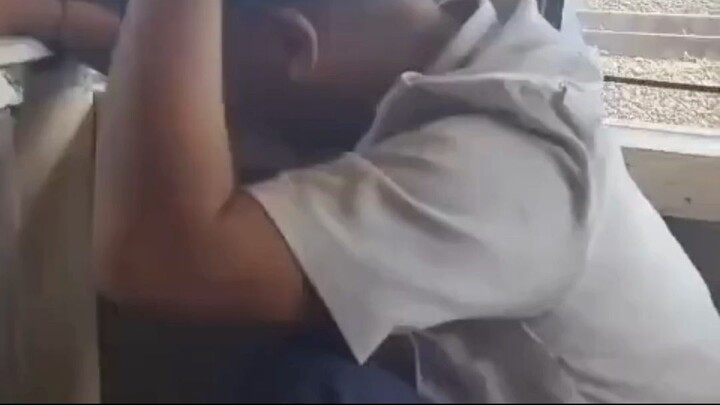 VIRAL! Sebuah rekaman video memperlihatkan kekesalan warga terhadap oknum petugas jaga palang pintu