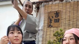 الساموراي الذري يضرب كعكة الأرز