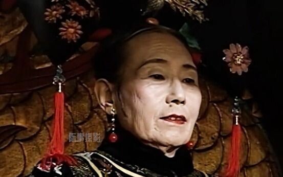 散尽家财只为一睹老佛爷圣容，但腐败的朝廷让男人寒了心