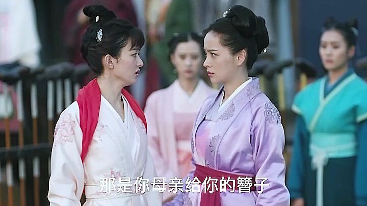 “Đừng như bà cụ nhà họ Dư, nuôi dưỡng Y Nhi thành một cô gái yếu đuối, không chịu nổi sóng gió”