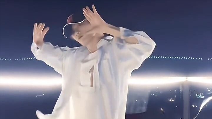 Dan dance #tinkerbell, Duoduo's timing is perfect