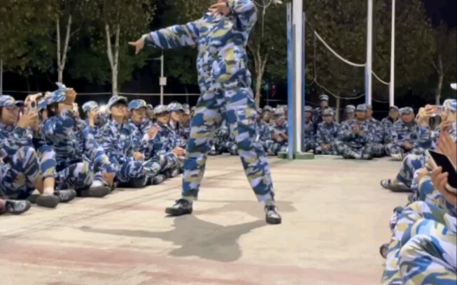 It's still Jianghan University's talk that talk, but military training