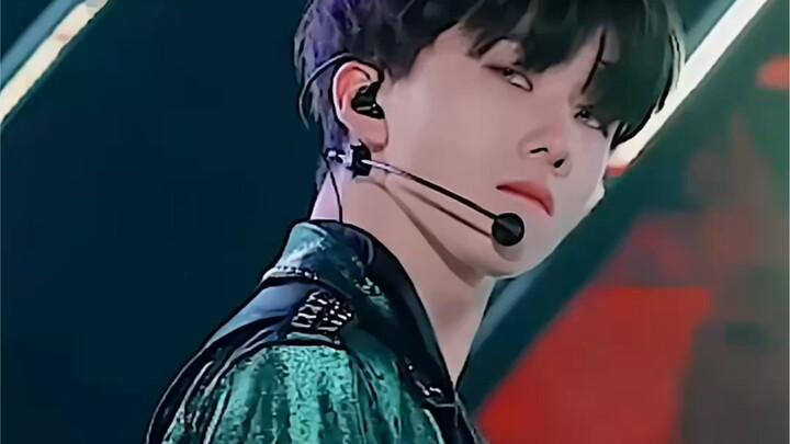 ยิ่งเร็วเท่าไหร่ ฟองขาวก็จะยิ่งมากขึ้นเท่านั้น และบางครั้งก็มีเลือดออกด้วย เป็นไปไม่ได้ที่จะแปรงฟัน