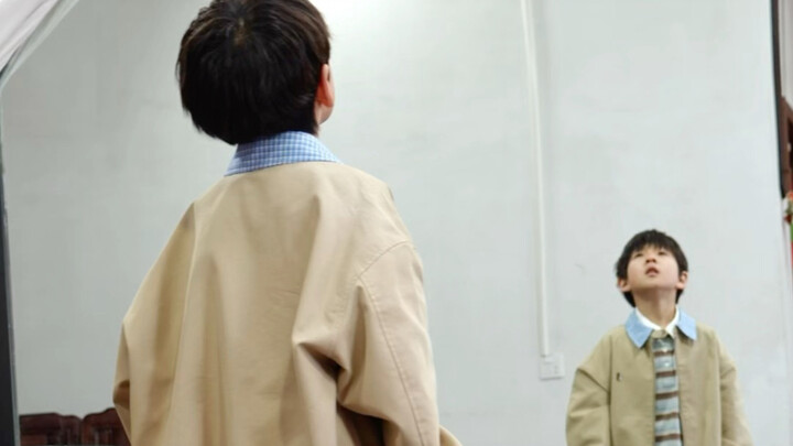 Ban đầu chỉ định nhảy một đoạn, nhưng quay đi quay lại lại xem say mê luôn.