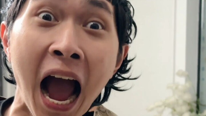 Ba người trong gia đình, chỉnh tề gọn gàng