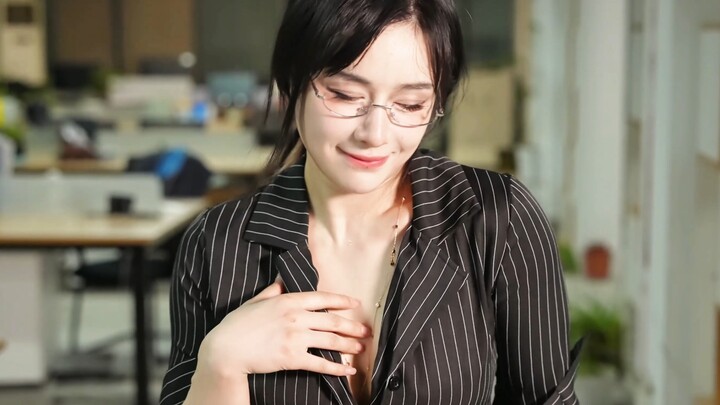 Hold on tight to your sis—the train’s about to leave!