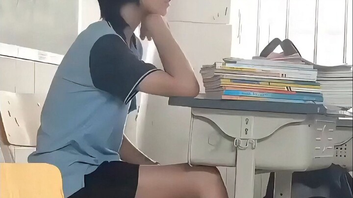 من هو ضوء القمر الأبيض؟ #ما نحن نشتاق إليه ليس الزي المدرسي، بل شبابنا