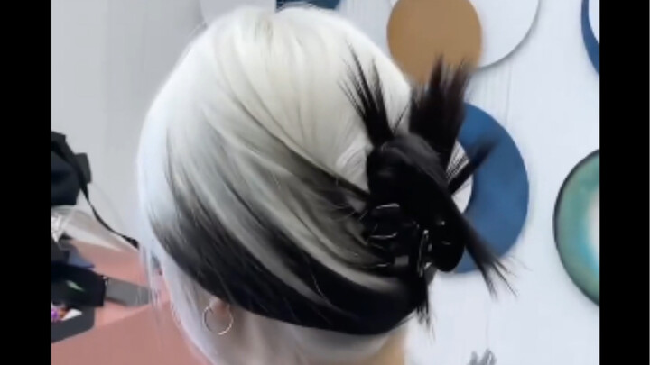 I dyed the 18-year-old girl’s hair a color that would make even human traffickers avoid her!!!