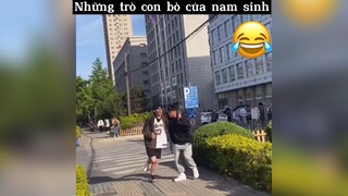 Những trò con bò của nam sinh