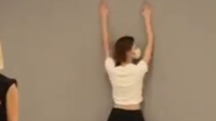 【金冬天】街头女战士的dancer姐姐发的珍贵的练习室视频！最后趴墙上太可爱噜！