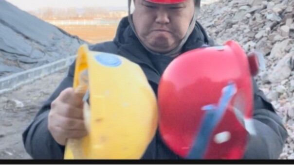 The leader’s safety helmet VS the front-line worker’s safety helmet.