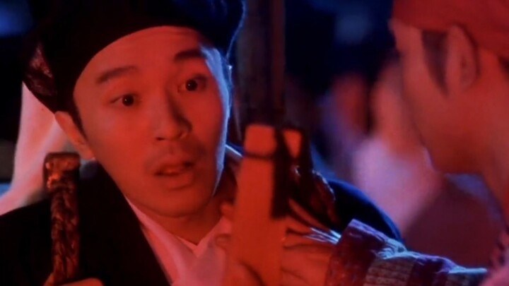 “Kali ini aku pergi berkeliling dengan menyamar! Kalian jangan sekali-kali membocorkannya! Aku sendi