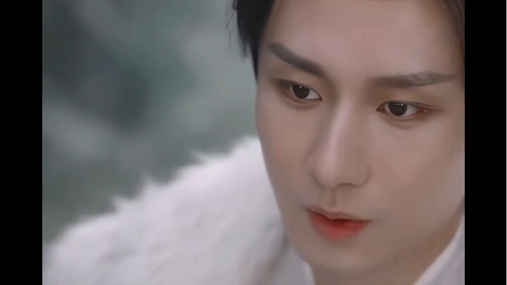 Except for the people from the Four Sects, they easily recognized Li Xiangyi.