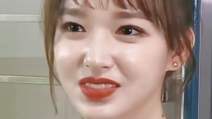 Ikatan darah mewariskan kepada kita raut wajah yang serupa; dalam perjalanan saling mengangkat satu 