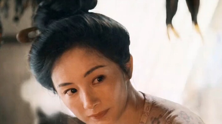 Before the slap even landed, it was the lady’s fragrance that reached first.