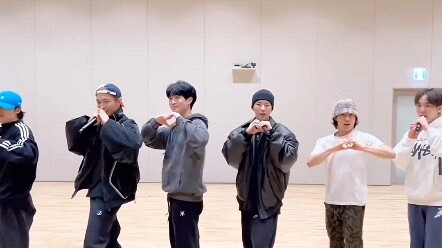 Tiểu Boo bảo sao mặt cậu ngày càng đỏ thế?