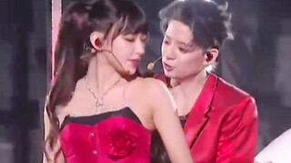 【程潇+Amber】跨年红衣贴身《爱如火》舞台！
