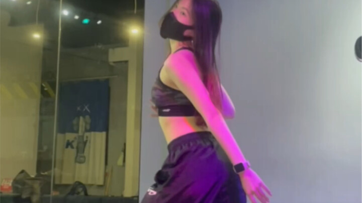 【Miaomiao's Choreography】is a Bilibili blogger who keeps getting urged to update more frequently—so 