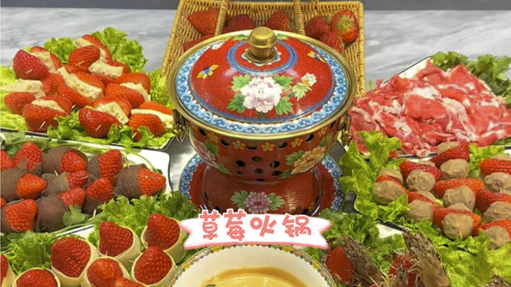 Tired of all the New Year’s food? Let’s have a strawberry hot pot!