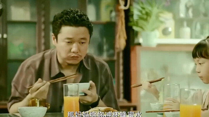 Sau khi tham gia trại hè, cô gái giờ ăn cơm cũng không uống nước ngọt nữa.