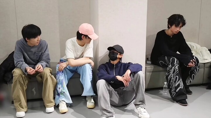 Lumu, Su Xinhao, and Yang Bowen share a duet stage.