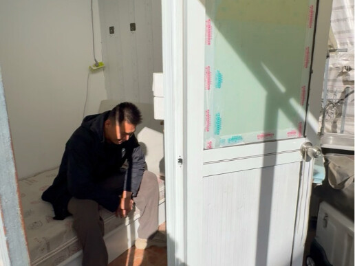 A 700-yuan apartment in Shanghai has totally freaked out this bro.