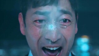 罪犯仗着防弹玻璃，嚣张至极，下一秒玻璃就被打出一个洞