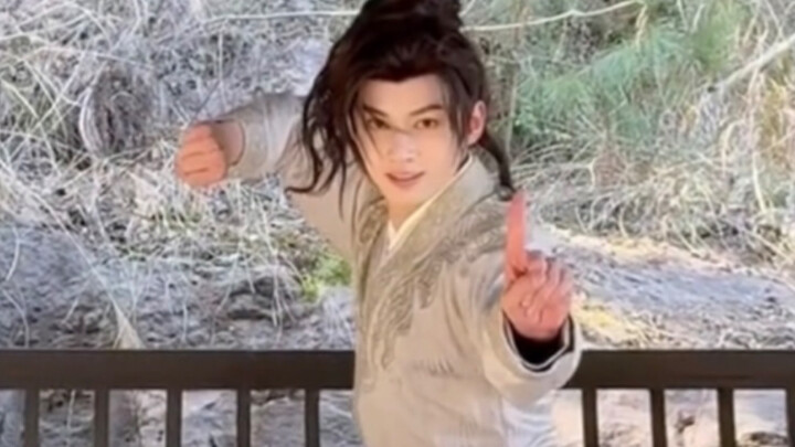 Wen Junhui cũng đến chơi trò Na Tra rồi!