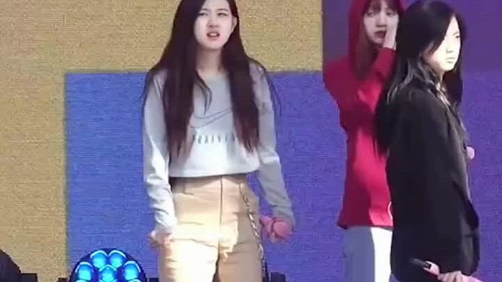 يبدو أن شيوو لم يفهم حقًا جاذبية نيني الباردة هذه!