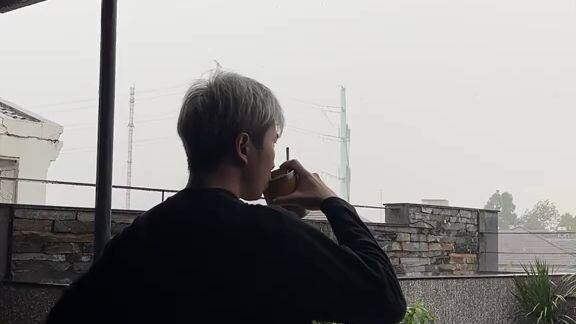 Karik thức dậy sáng sớm