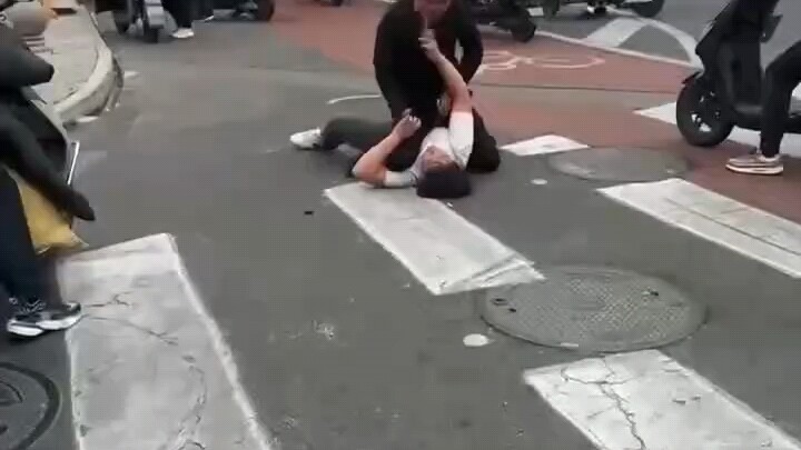 มวยปล้ำอิสระบนท้องถนน!